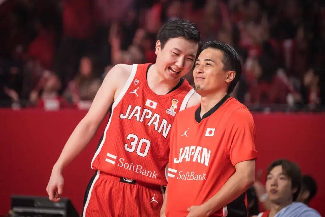 中国男篮逆转日本!上半场想骂人!下半场都道歉了!