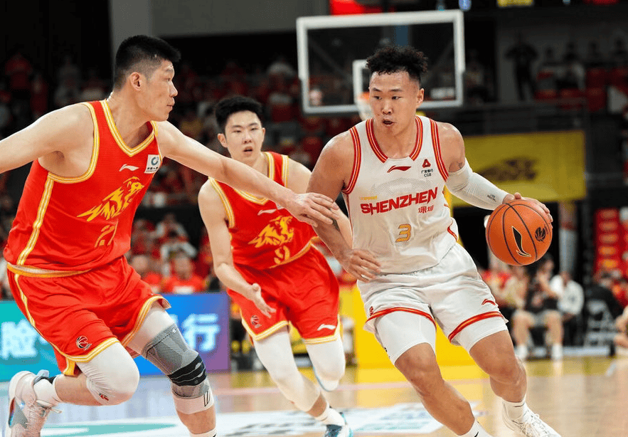 2-0！浙江广厦夺赛点，李慕豪伤退，小孩哥伤停，贺希宁独木难支，深圳恐将被淘汰！