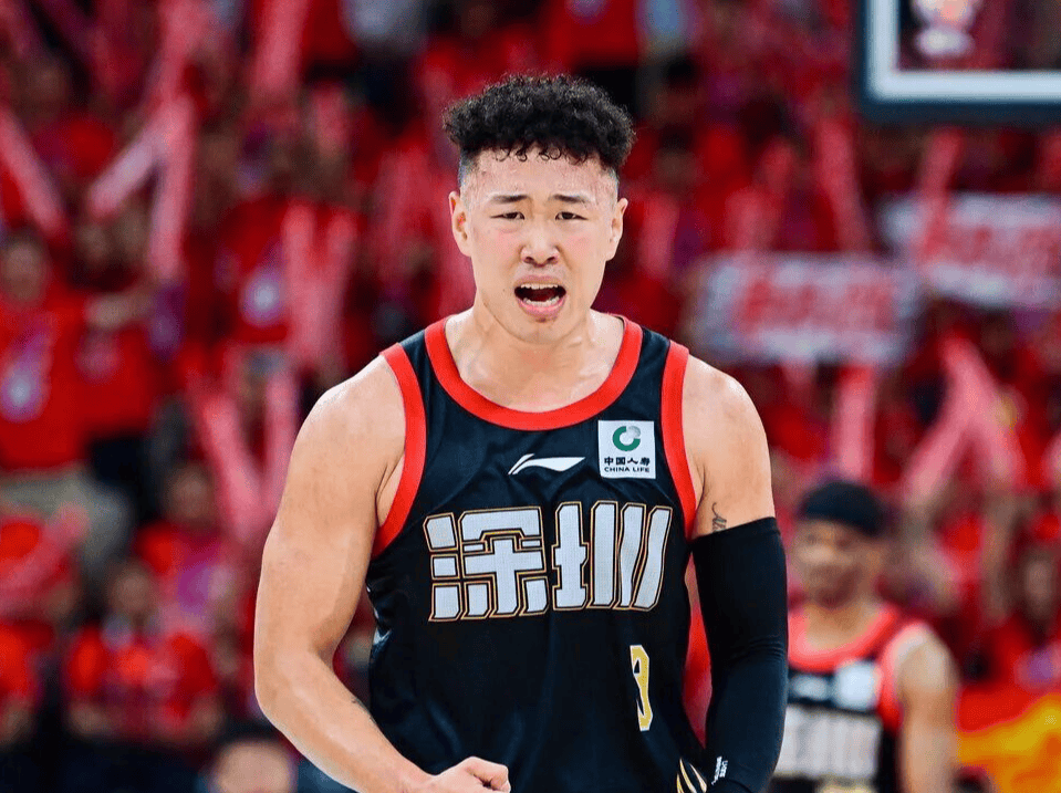 2-0！浙江广厦夺赛点，李慕豪伤退，小孩哥伤停，贺希宁独木难支，深圳恐将被淘汰！
