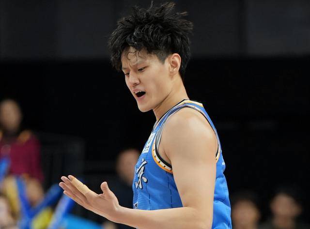 京沪大战G4伤情：曾凡博发烧输液 上场伤停阿隆德斯恢复训练